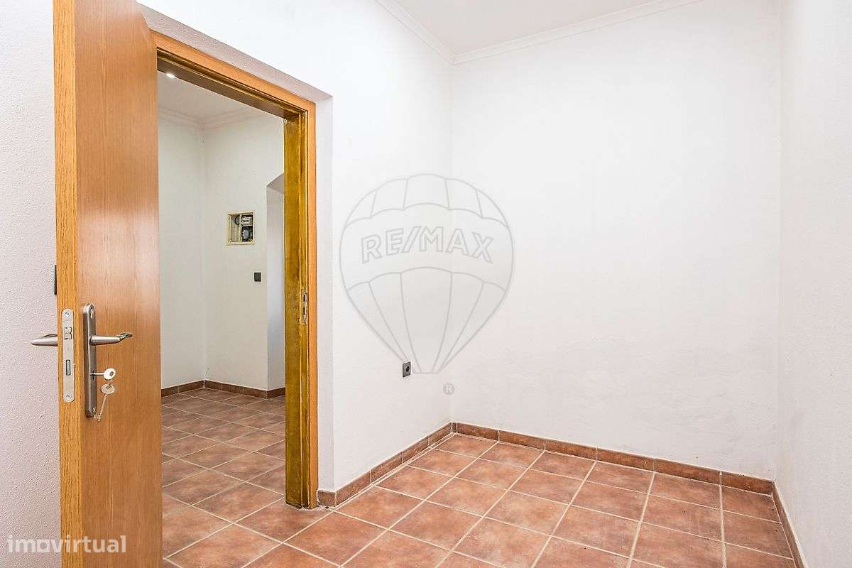 Moradia T4 para venda-5