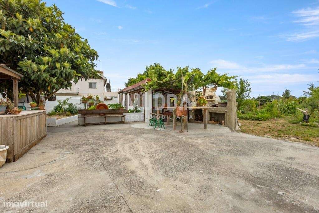 Moradia térrea T3 com anexos e terreno no Campo/Caldas da Rainha-18