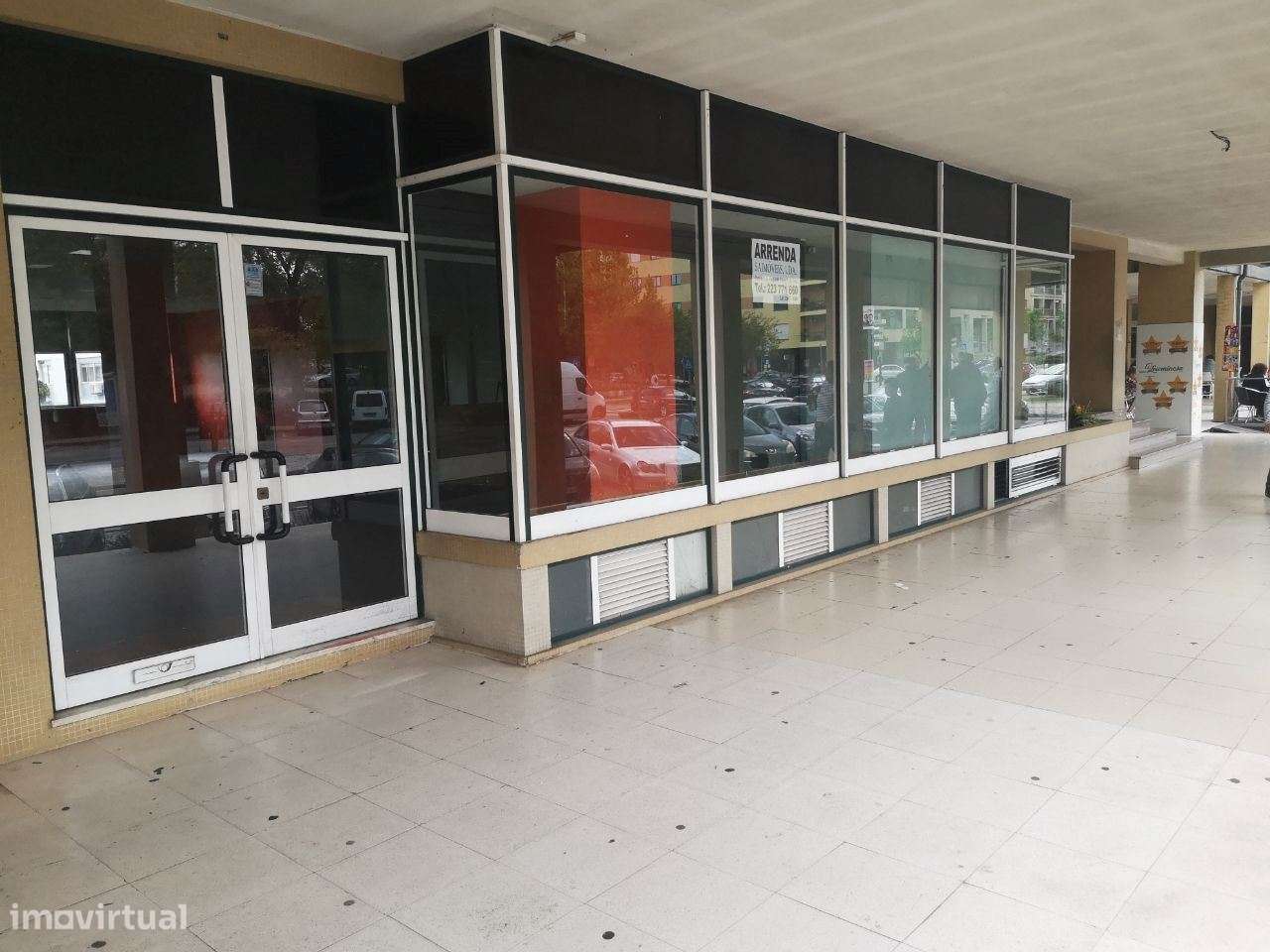 Loja com 269m2 - Zona Central - Frente Hosp. São João Madeira - Grande imagem: 2/10