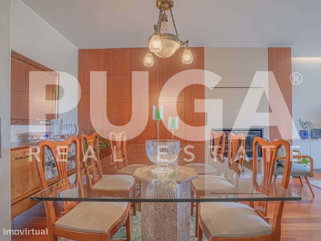 Apartamento de Prestígio na Praça Velásquez - Porto-13