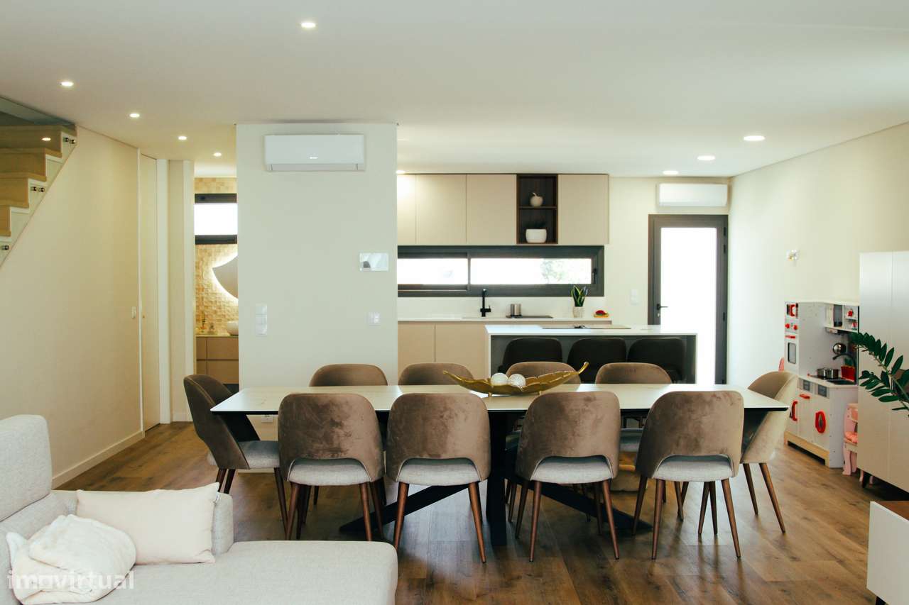 Moradia Exclusiva com Piscina- Pronta a Habitar-5