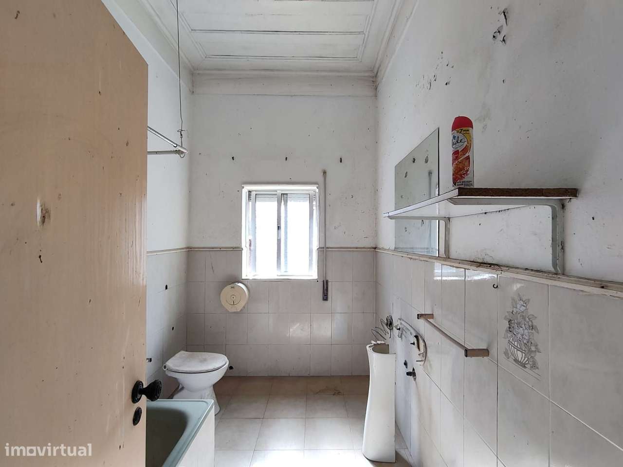 MORADIA EM ESGUEIRA PARA RECUPERAR - Grande imagem: 3/9