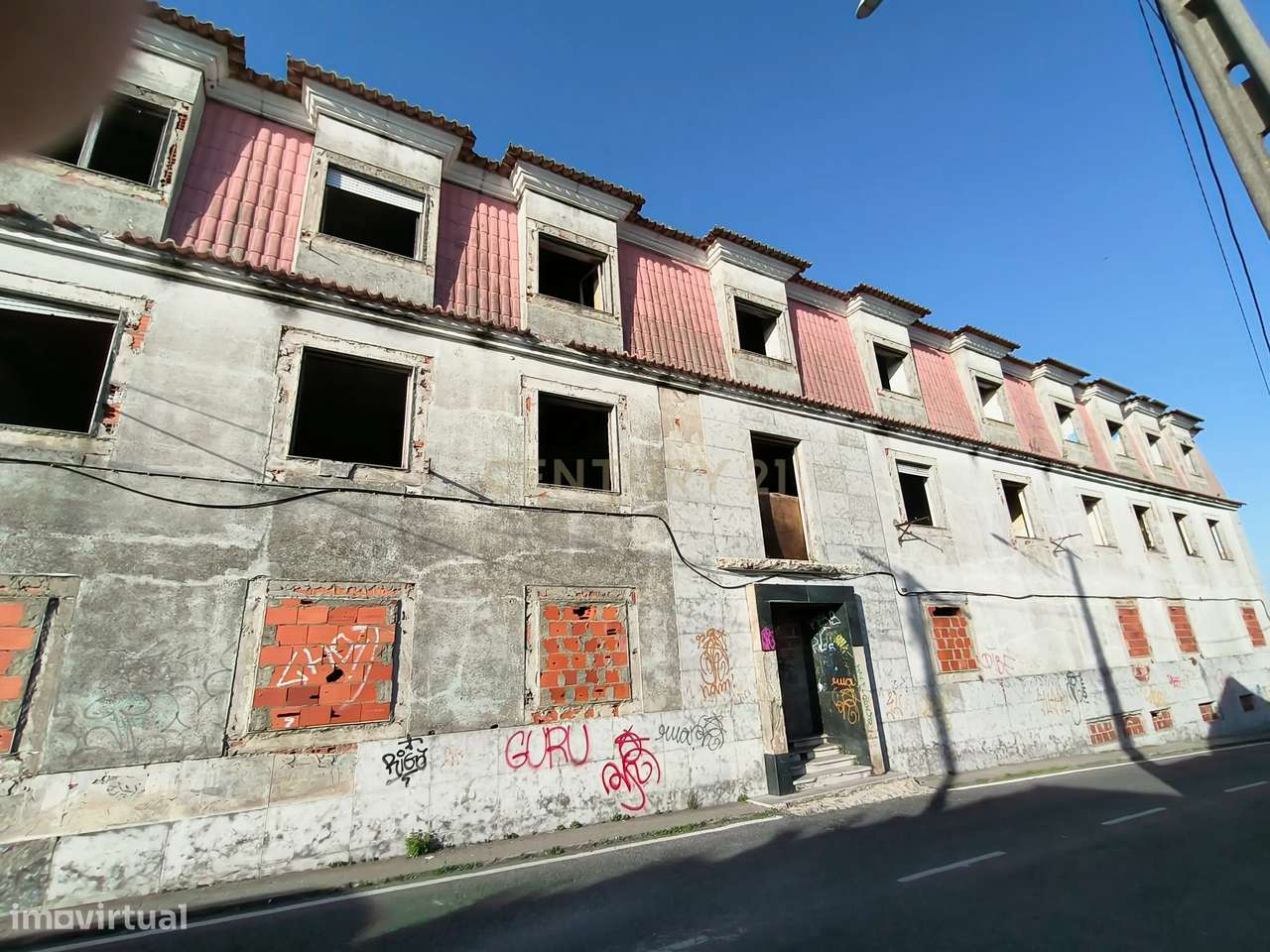 Prédios para recuperar em Camarate - Grande imagem: 5/21