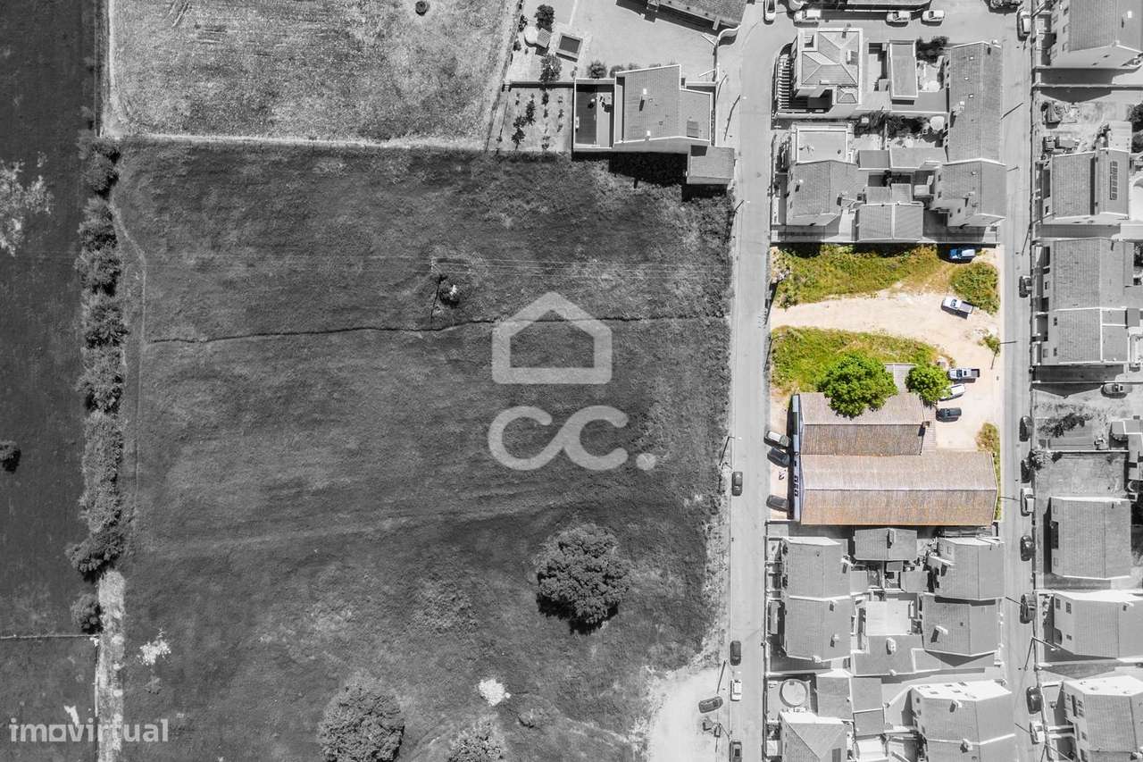 Terreno de 2000m2 com dois Armazéns e viabilidade de construção para 1 - Grande imagem: 4/27