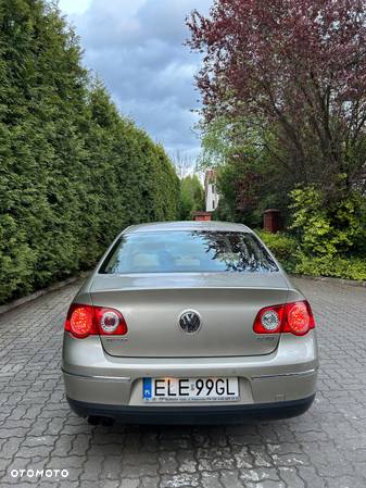 Volkswagen Passat 2.0 TDI DPF Comfortline - 5