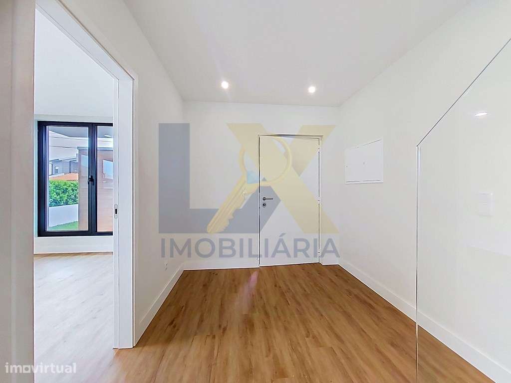 Moradia T4 de elevado padrão em Aradas-5