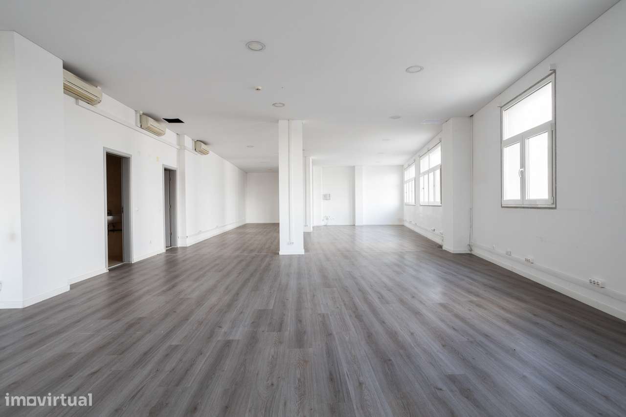 Espaço comercial próximo da Estação de Benfica - Grande imagem: 5/10