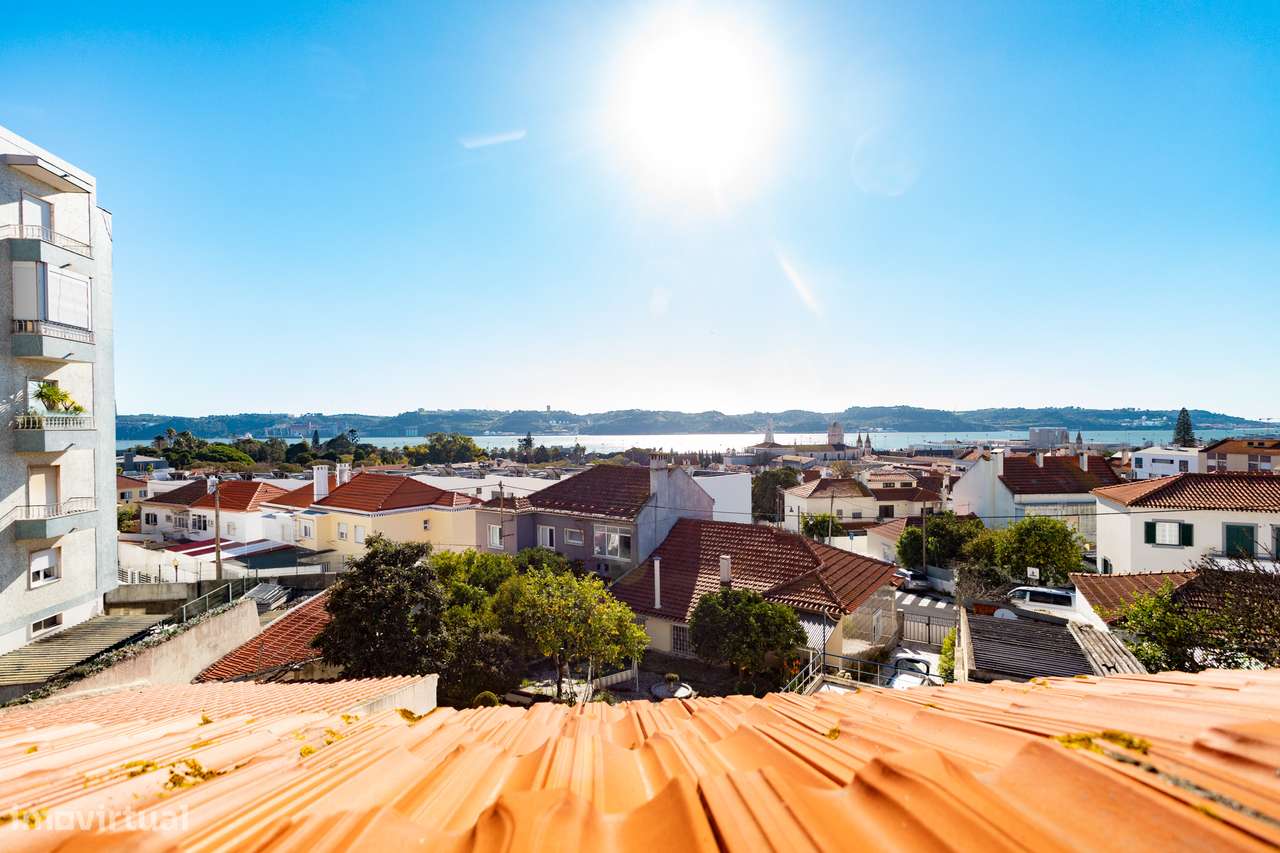 Moradia de 3 pisos, com piscina e garagem no típico bairro de Belém - Grande imagem: 2/39