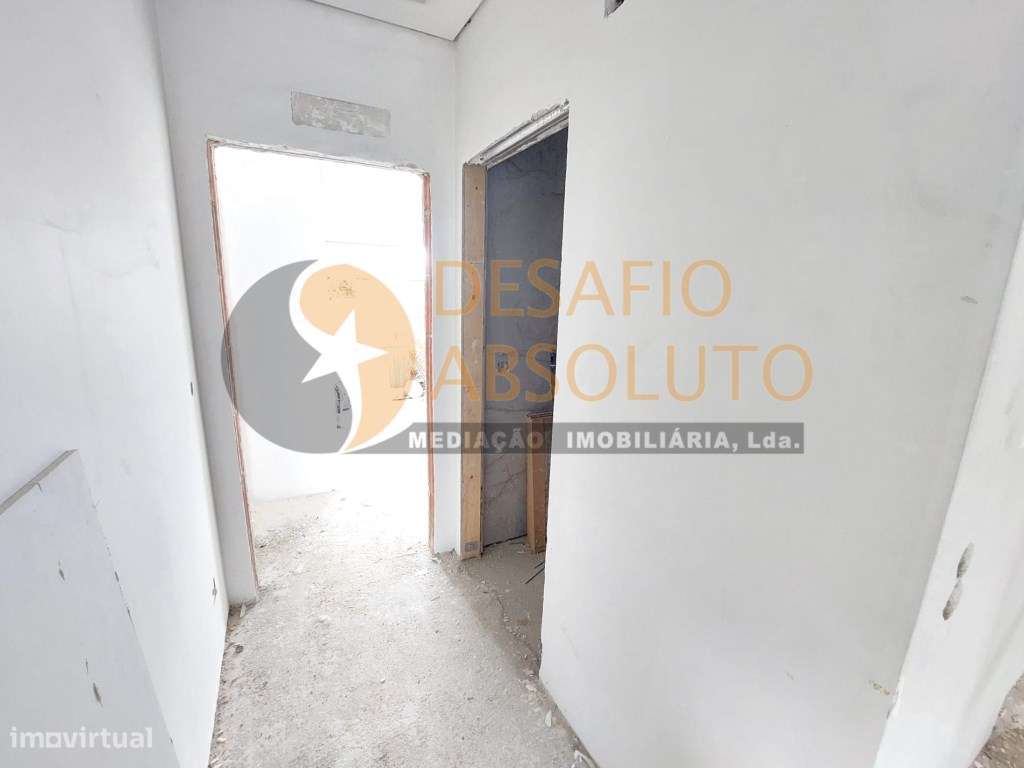 Moradia Geminada Duplex T3. Redondos, Fernão Ferro-7