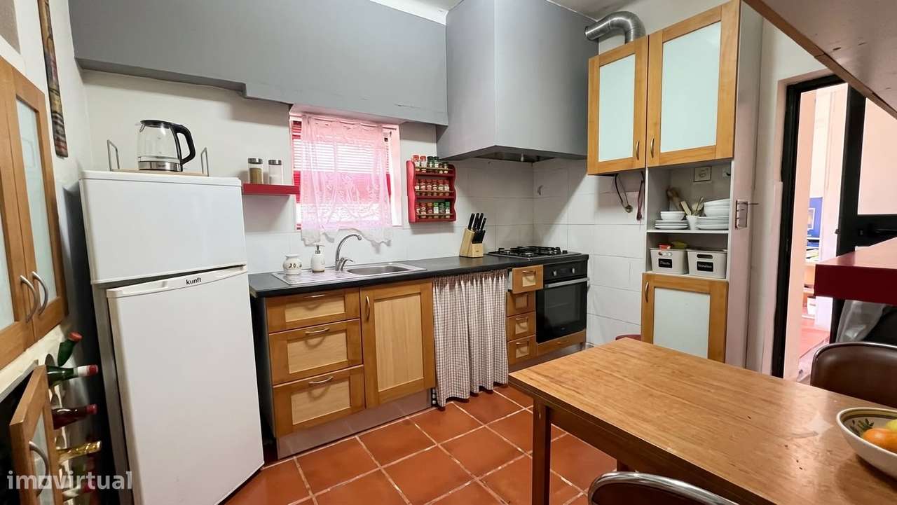 Andar de Moradia T2 c/ Suite, Logradouro e Garagem-22