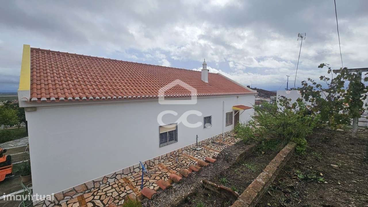 Moradia V4 com 174 M2, aproveitamento de sótão, garagem para 2 viatura-7