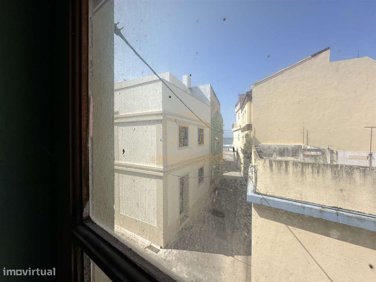 Moradia p/ restaurar c/ vista mar-24