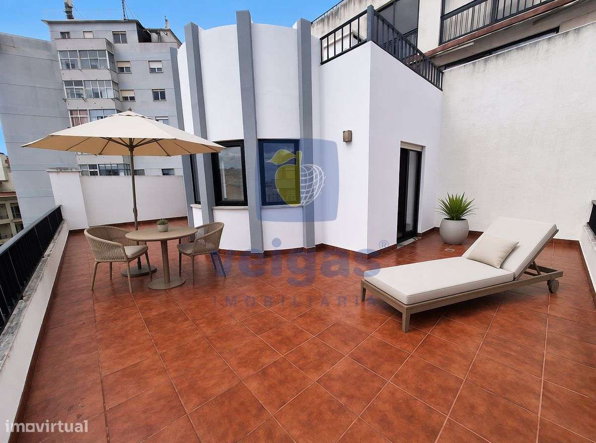 Apartamento T3 remodelado com terraço panorâmico, garagem e elevador,-13