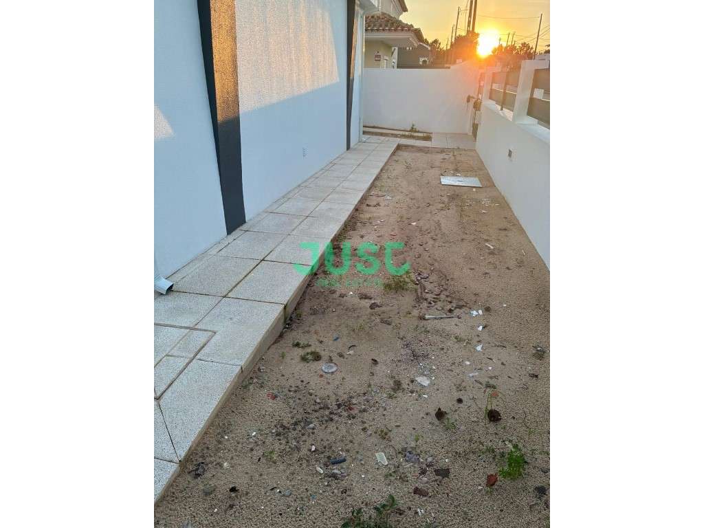 Moradia T4 NOVA E PRONTA A ESTREAR em Pinhal General - Fernão Ferro. - Grande imagem: 5/25