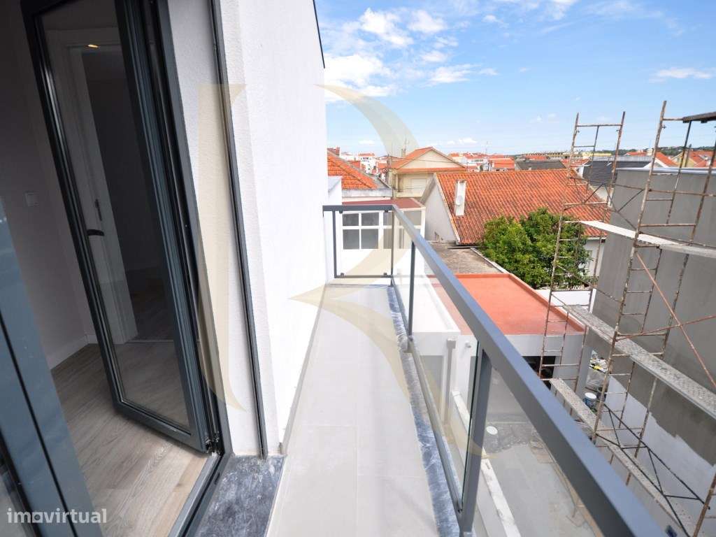 Moradia geminada nova T3 com garagem e terraço na Quinta do Conde-22