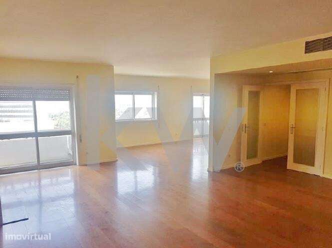 Apartamento T5 transformado em T3 * Centro da Maia 242,90 m2 * Lugar d - Grande imagem: 4/29