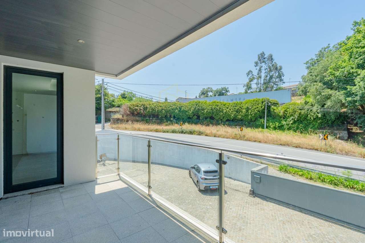 Moradia T4 Moderna com 3 Suítes em Terreno de 460m2-24