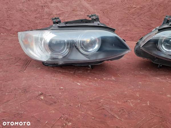 BMW E92 / E93 ORYGINALNY KOMPLET LAMP XENON PRZÓD (LEWA + PRAWA). O NR: 7 182 509 / 7 182 508 OEM. W BARDZO DOBRYM SANIE EUROPA - 2