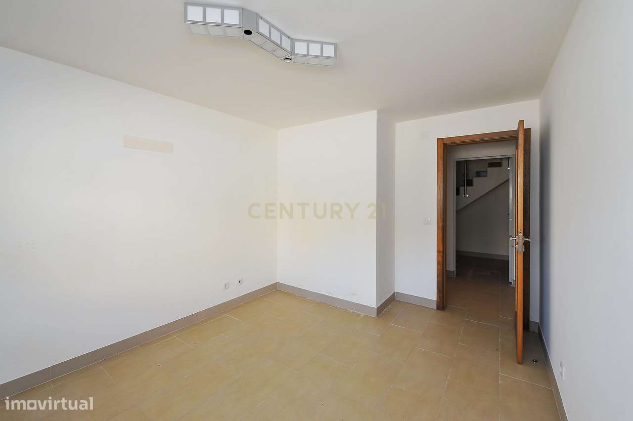 Moradia T3+1 Alto da Parede, em Condomínio Fechado com Vista Mar-33