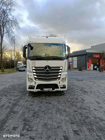 Mercedes-Benz Actros MP4 - 3