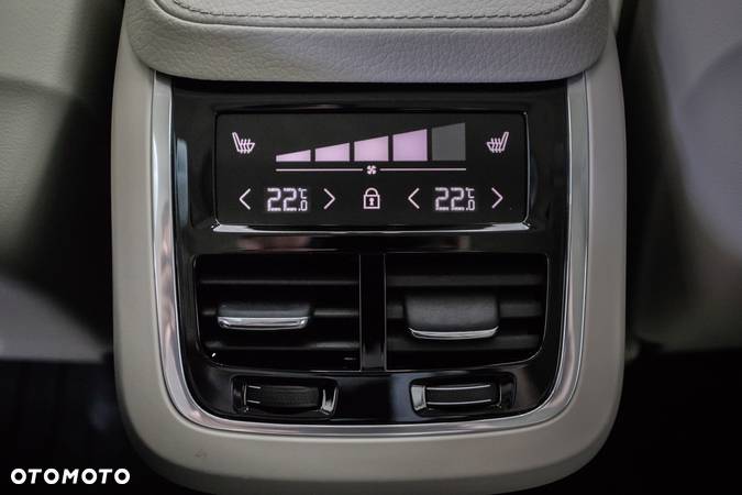 Volvo XC 90 T6 AWD Momentum Pro 7os - 30