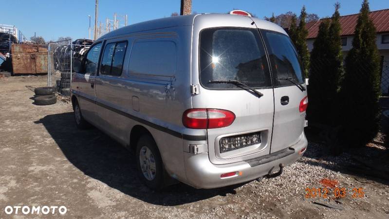 Hyundai H1 H200 98- Czesci blacharskie mechaniczne 2,5 CRDI D4CB YK - 3