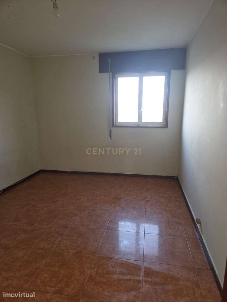 T2 com Grande Potencial na Póvoa de Varzim e Excelente Preço-23