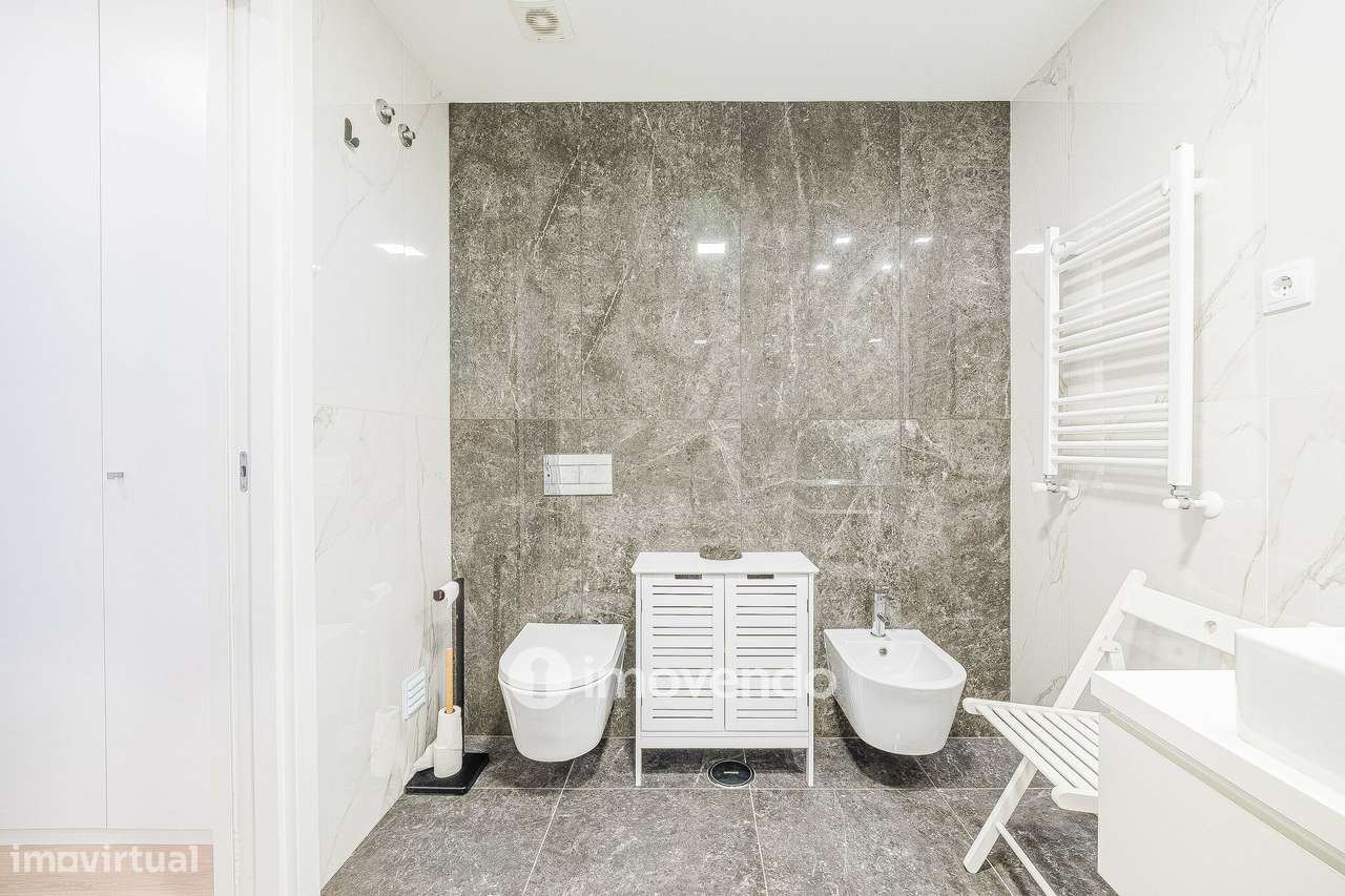 Apartamento T2, com estacionamento e cozinha equipada, na Amadora-38