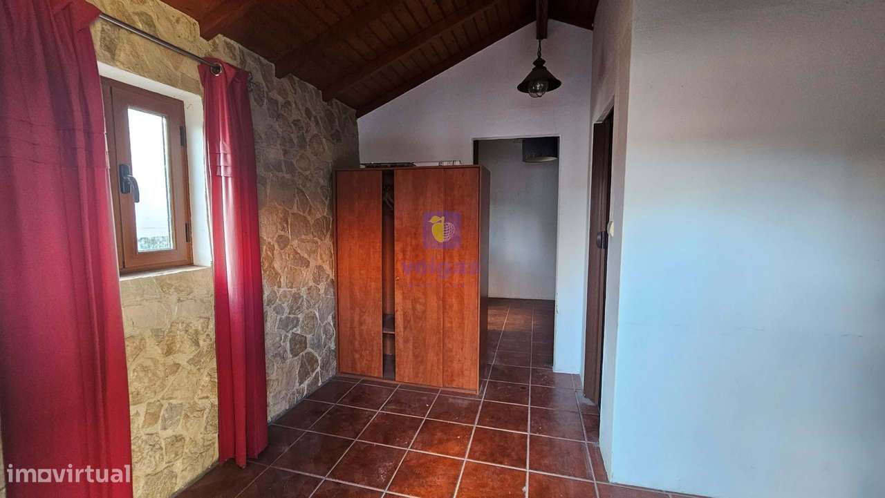 Edifício para Habitação e Comércio - Moradia T3 Renovada c/ Terraço e-42