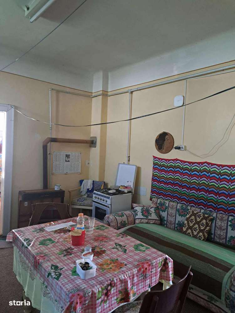 Casa de vanzare cu 2 camere , langa Liceul Economic , 110.000 euro neg-5