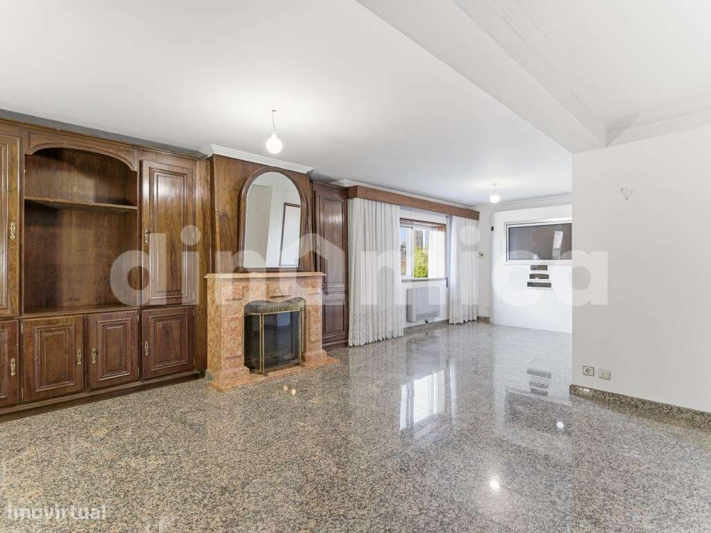 Apartamento T3+1 com 4 Frentes na Póvoa de Varzim - A 350m da Praia-8