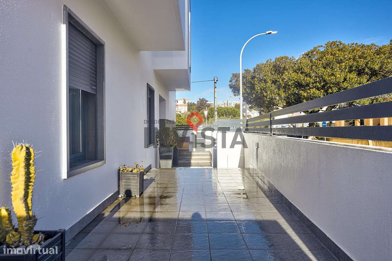 Moradia no Centro de Alverca com piscina-9