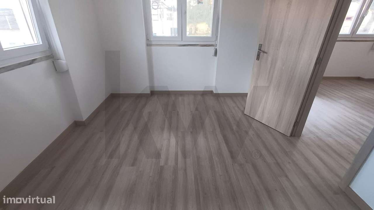 Moradia T3 + Anexo T0 + Sótão + Espaço Comercial – Caldas da Rainha - Grande imagem: 5/60