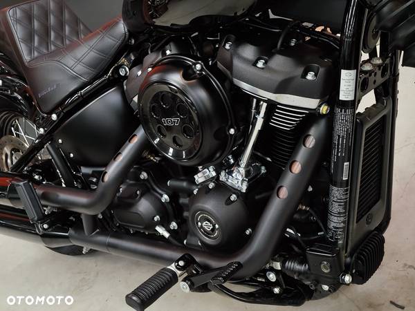 Harley-Davidson Softail Street Bob - 17