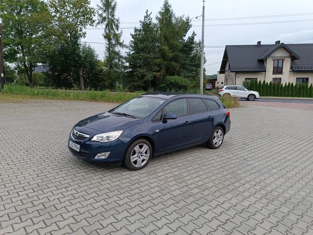 Opel Astra J 1.4 Turbo Innovation 2011