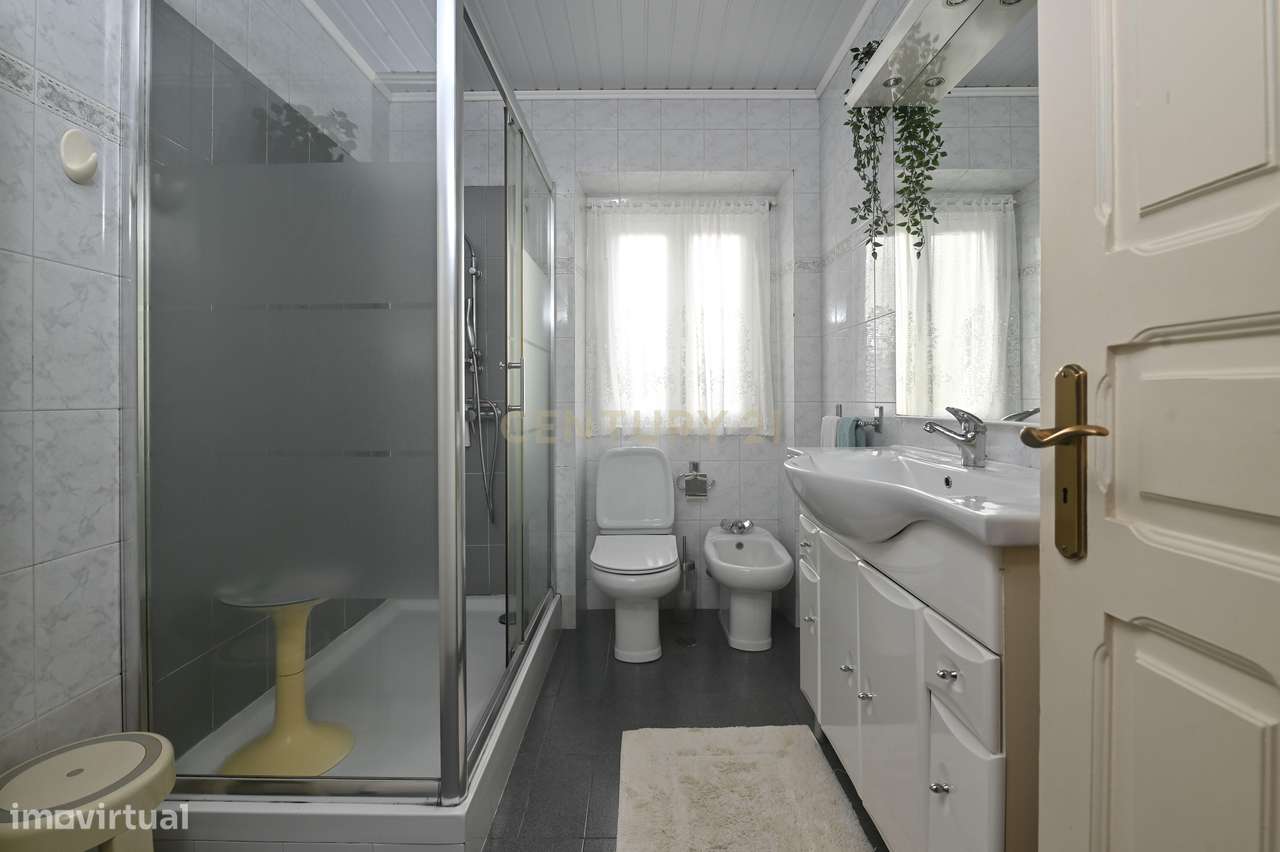 Oportunidade Única em Carnaxide | Terreno + Moradia com Elevado Potenc-13