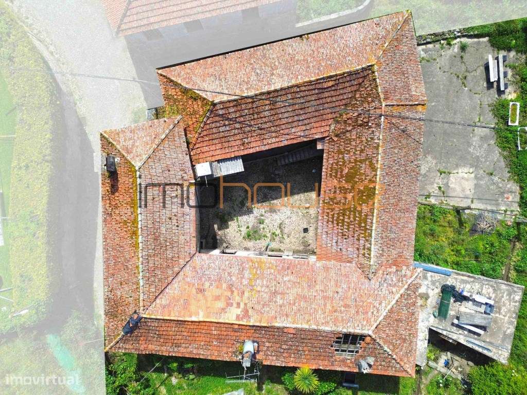 Quinta Tradicional com Terreno Plano e Ribeiro - A 22 min. do Porto-8