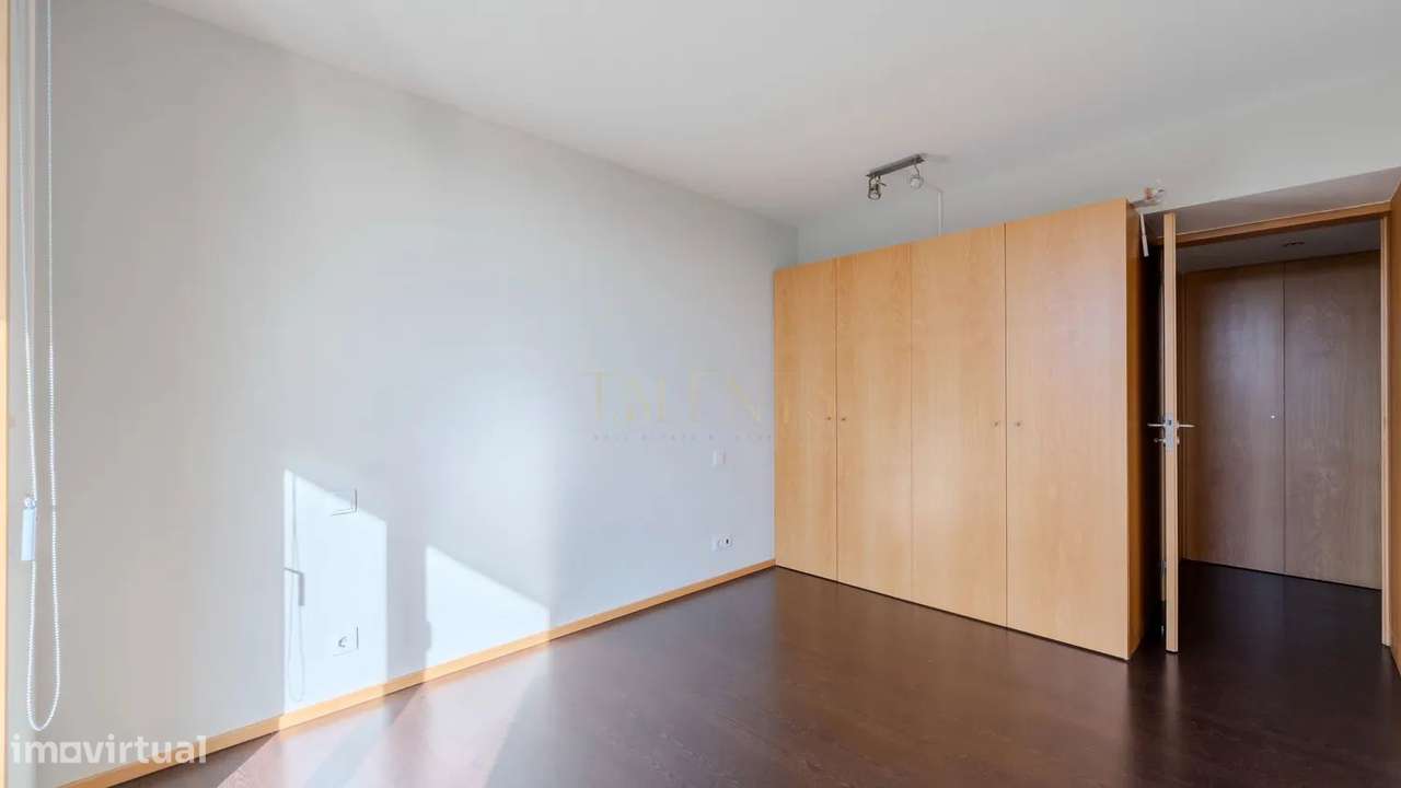 Apartamento T1 Azurém Guimaraes com Varanda Panorâmica-5