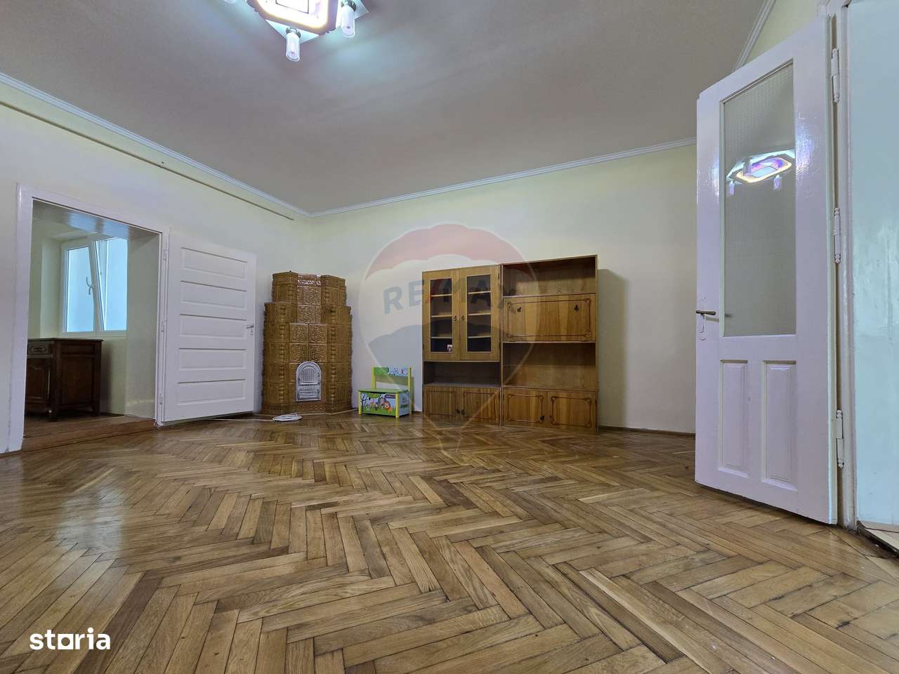 Casă cu 5 camere de vânzare în zona Central comision 0-7