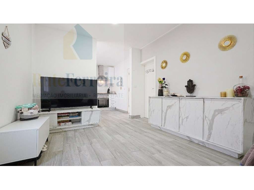 Moradia T2 com espaço exterior localizada junto à cidade de Torres ...-13