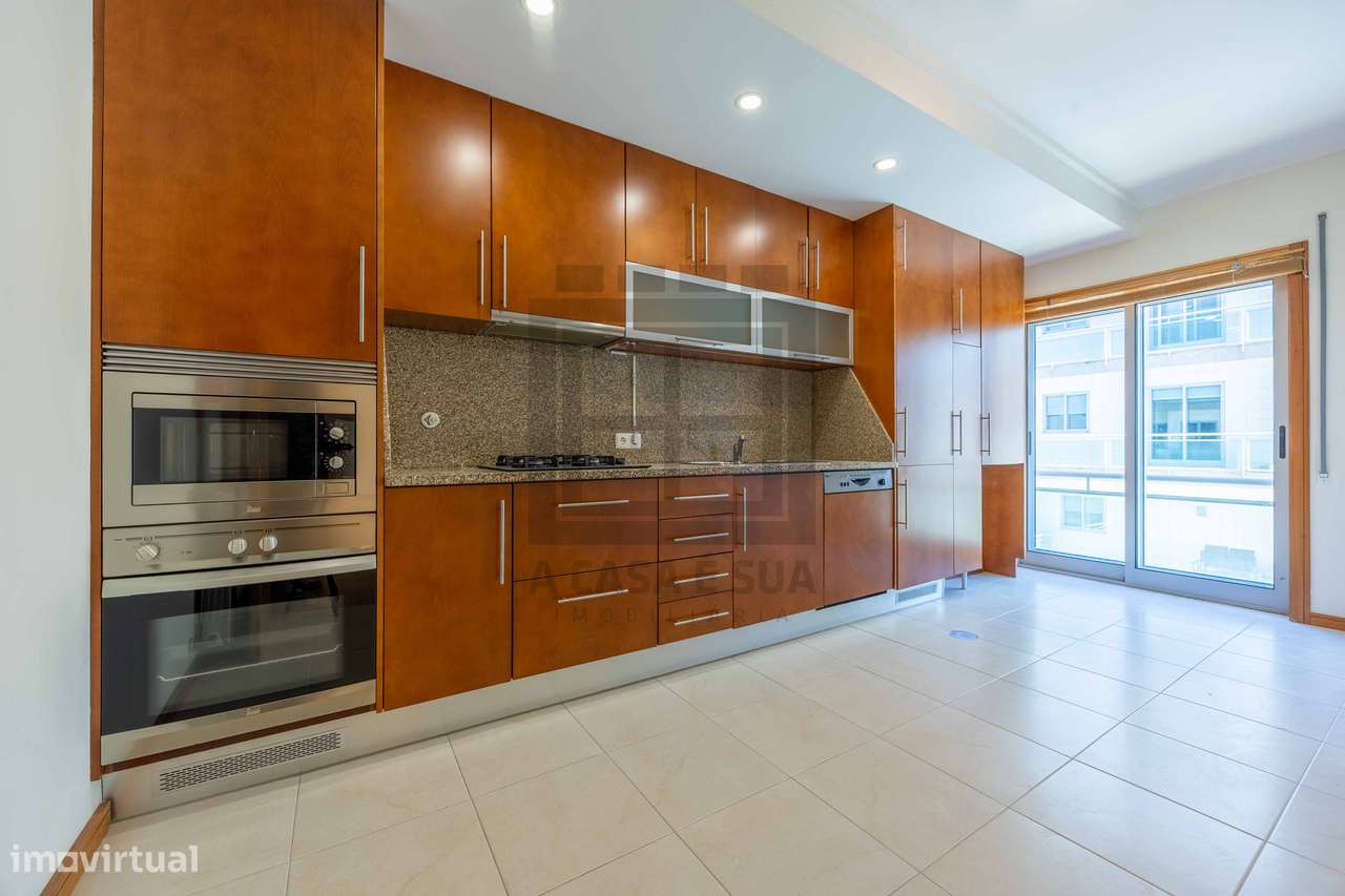 Apartamento T2 na urbanização dos Passionistas, S. M. Feira-0