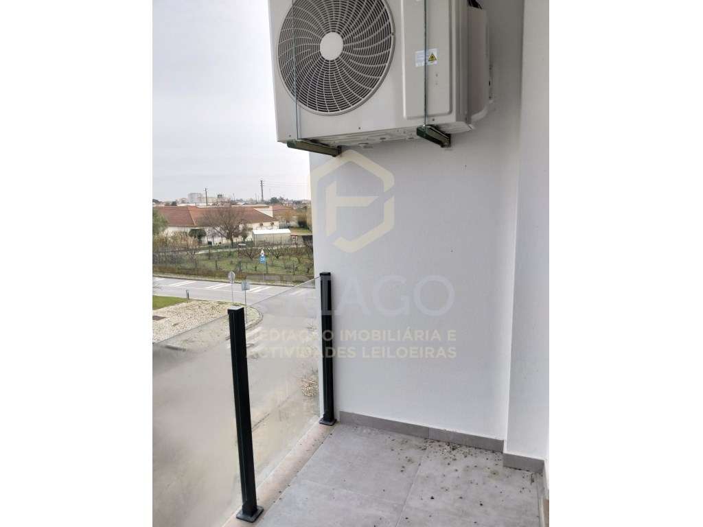 Fantástico Apartamento T2 com Varanda-13