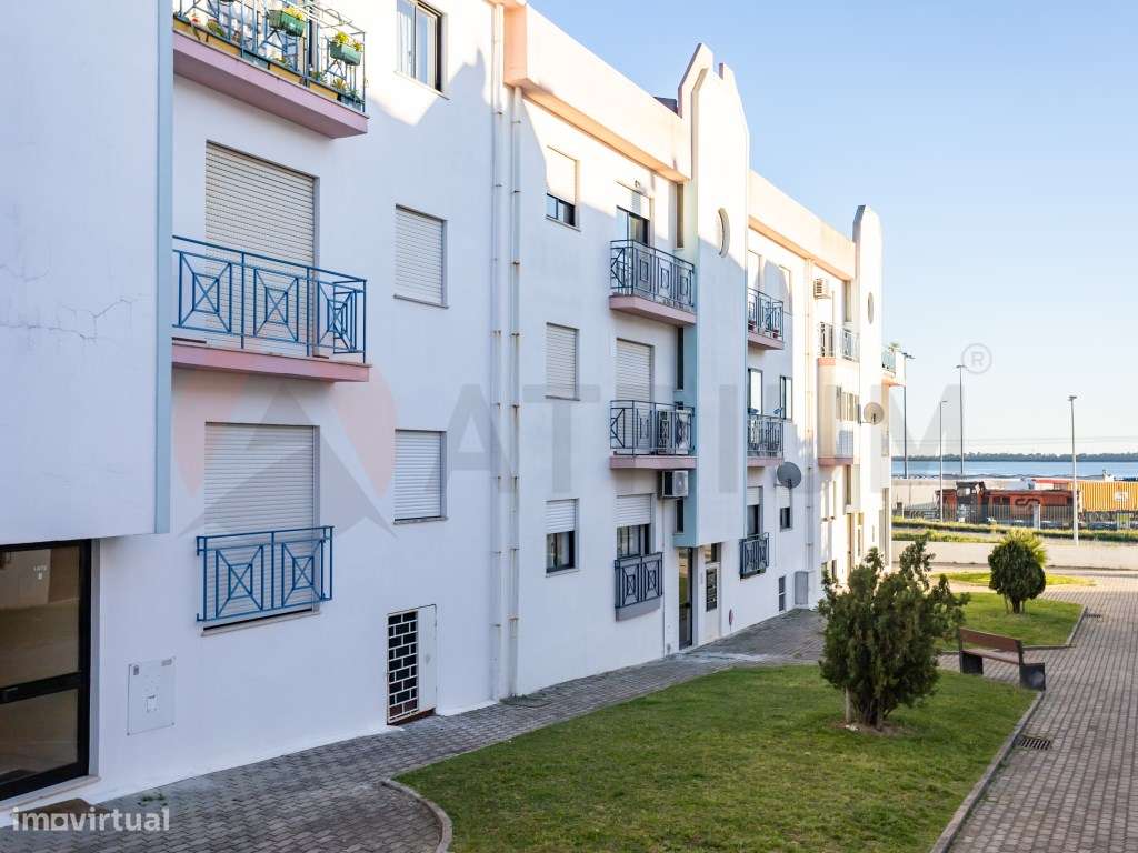 Harmonioso Apartamento com arrecadação-1