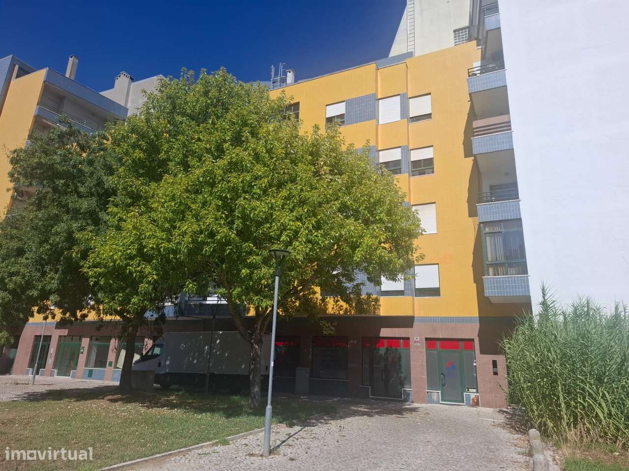 T3 no Feijó junto ao Parque da Paz | 2 Varandas + Arrecadação-16