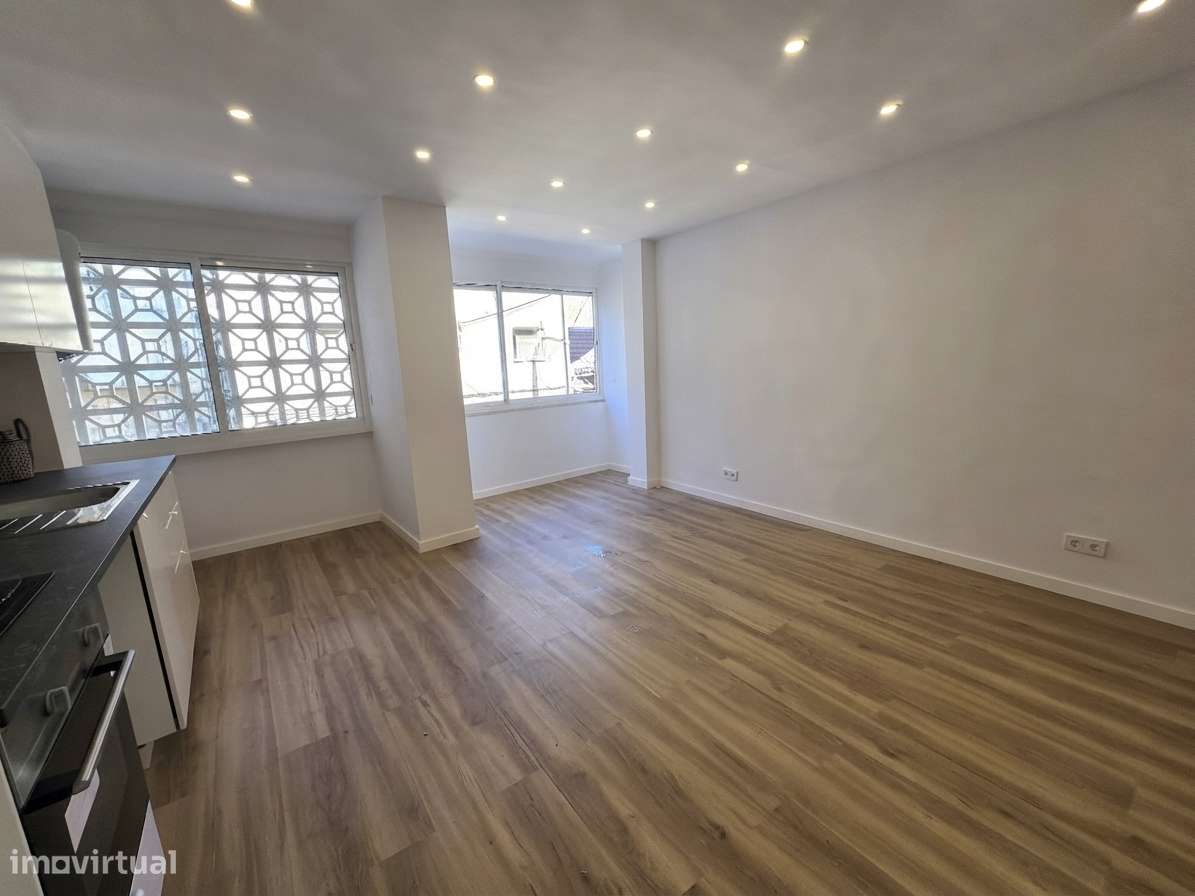 Apartamento Totalmente Remodelado T2 - Amadora-1