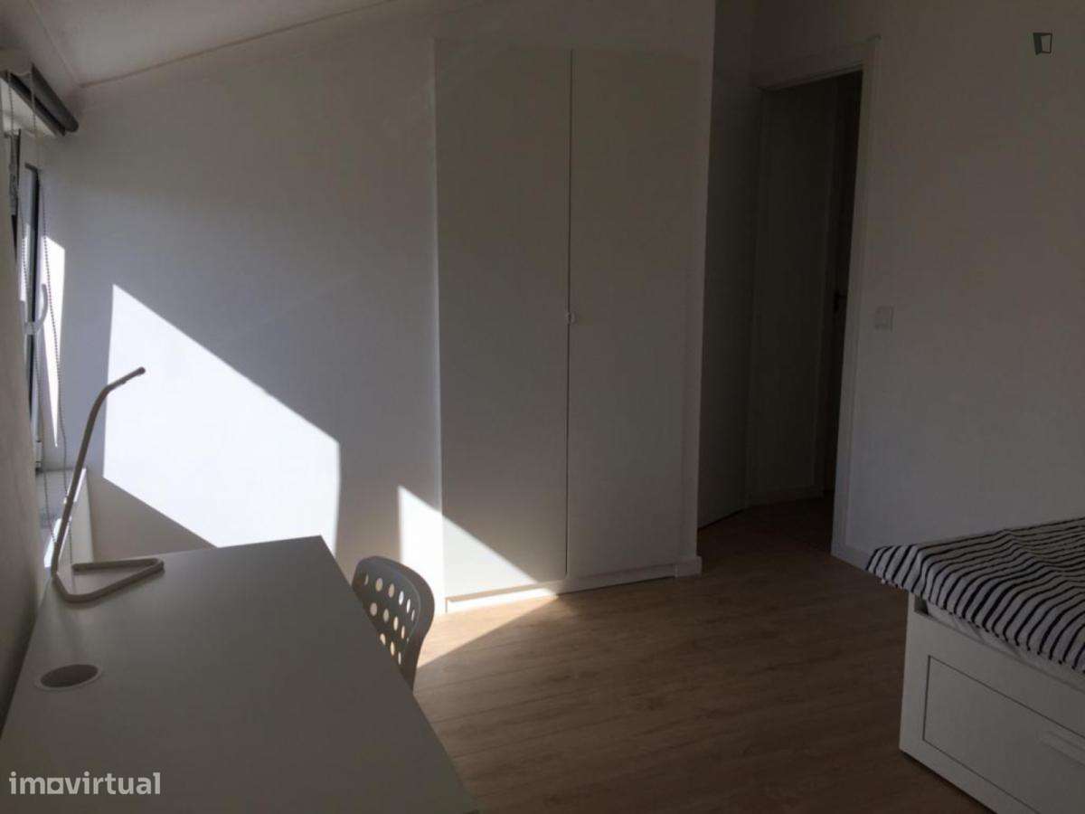 Quarto - localizado em Setubal - Grande imagem: 2/6