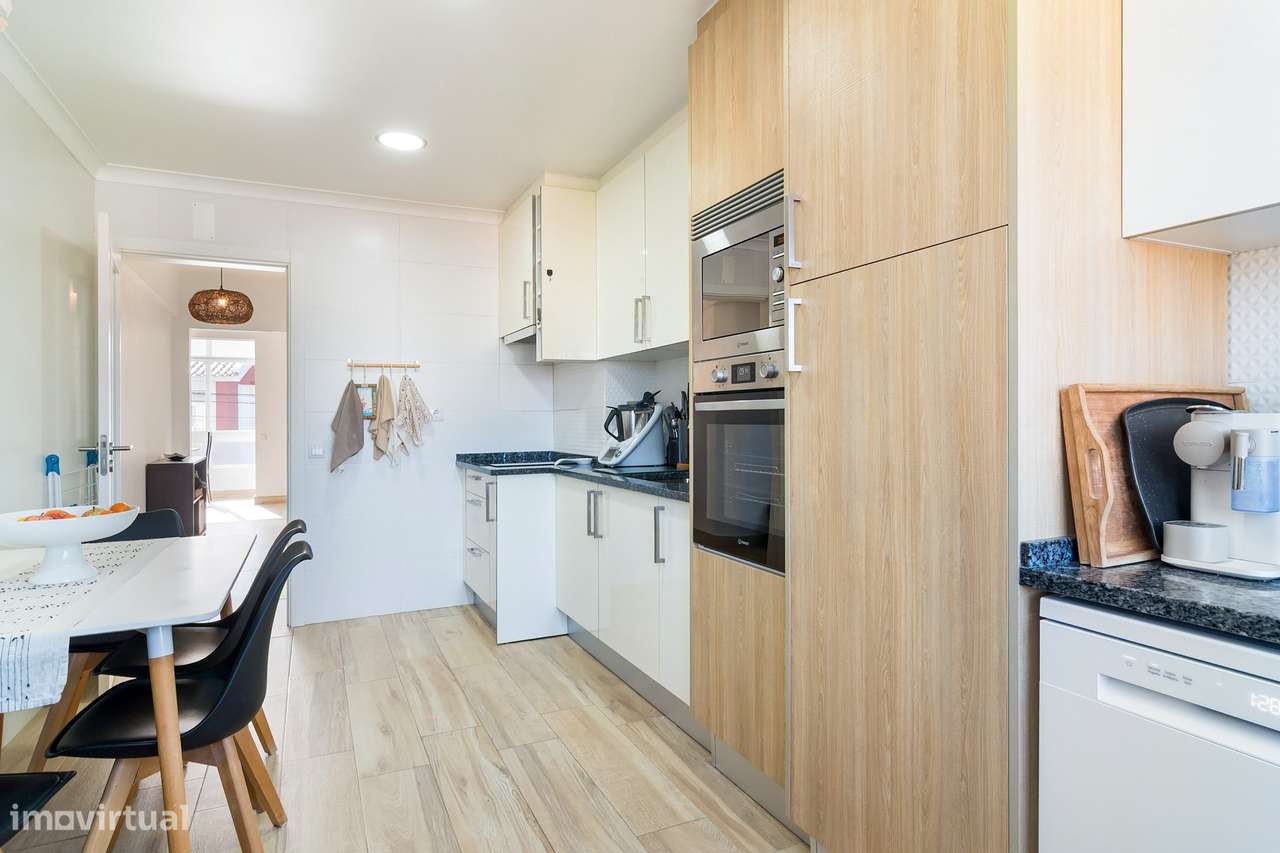 Refúgio acolhedor em São Domingos de Rana – T2+1 cheio de luz-17