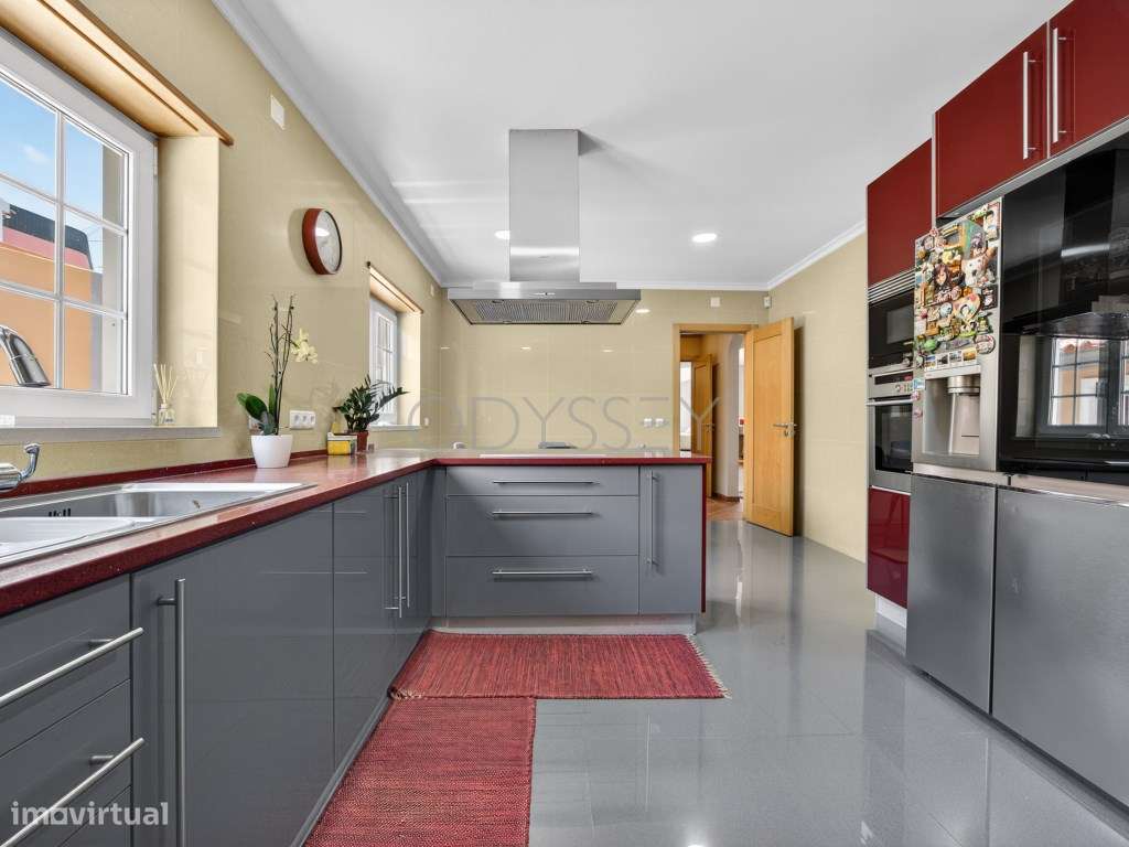Villa T3 com piscina e vistas panorâmicas aninhada na aldeia histór...-21