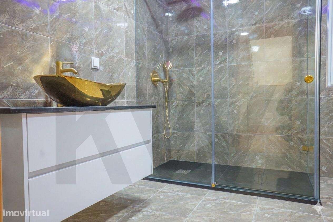 Luxo e exclusividade em Famões com vista sob Lisboa-24