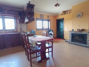 Moradia T4 com 4 frentes, terreno e jardim - Águeda - Grande imagem: 3/8